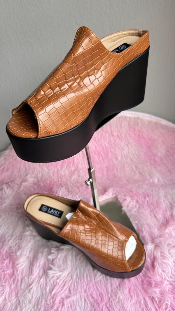 Brown leather Wedge